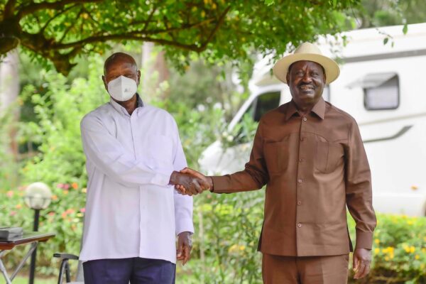 Perezida Museveni yunamiye Rt. Hon. Raila Odinga, amwita intwari ya Pan-Africanisme