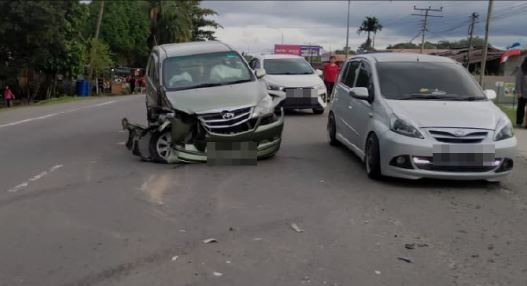 Nyarugenge: Imodoka ebyiri zagonganye zikubita namoto imbere y’Umurenge wa Nyakabanda